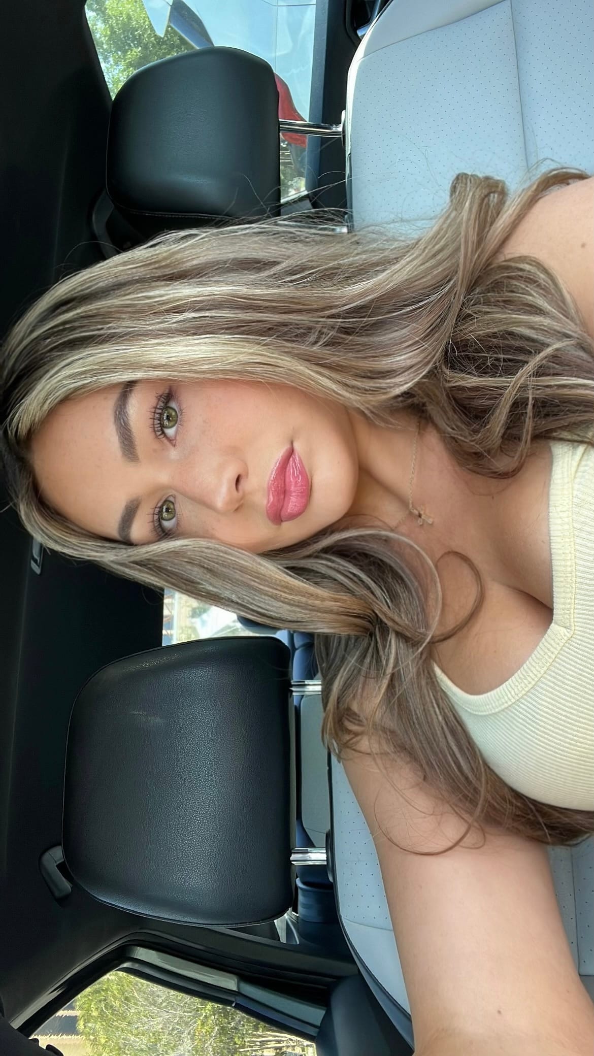 Facetune_01-04-2025-17-18-45