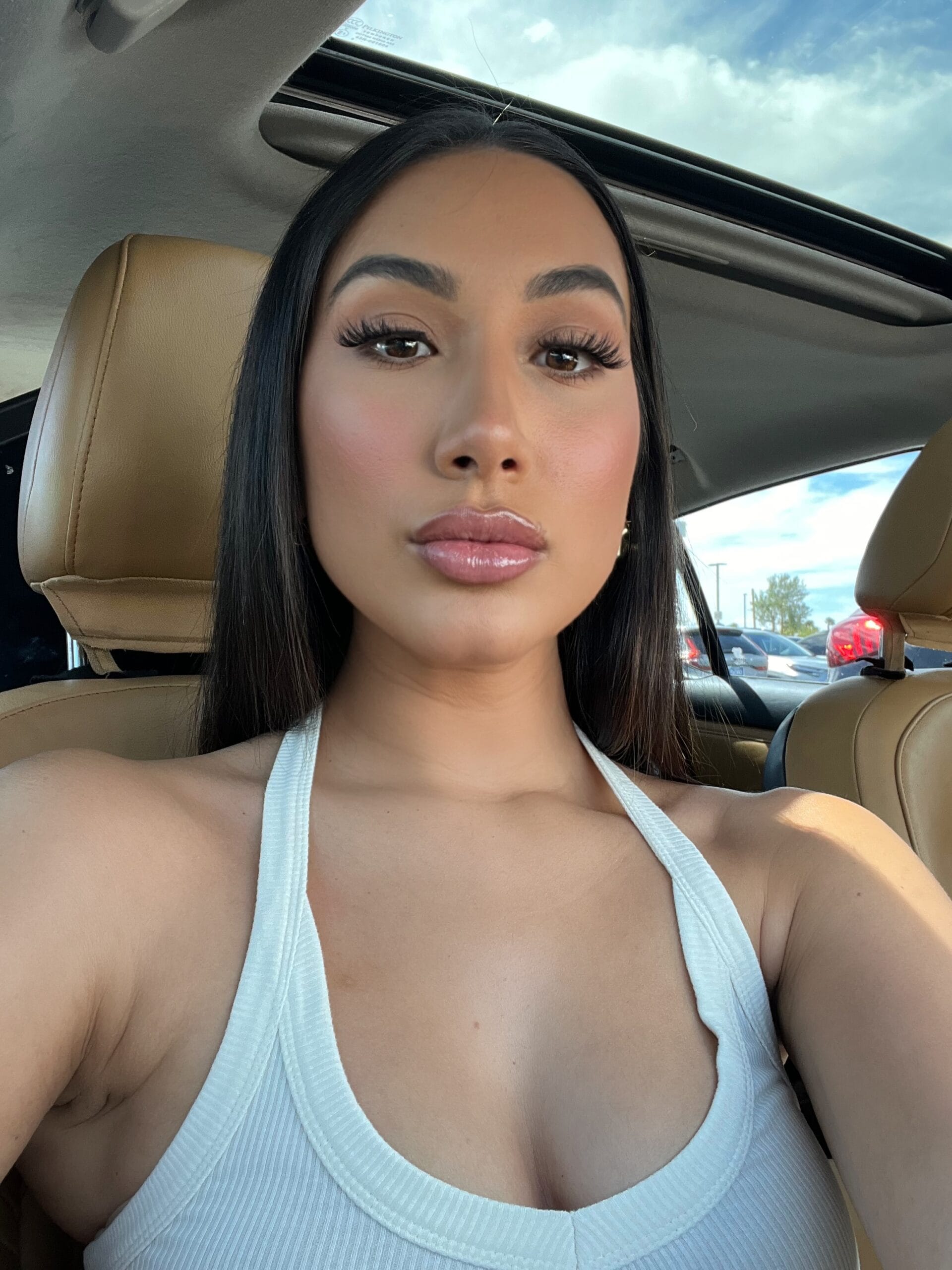 Facetune_28-04-2025-10-22-38