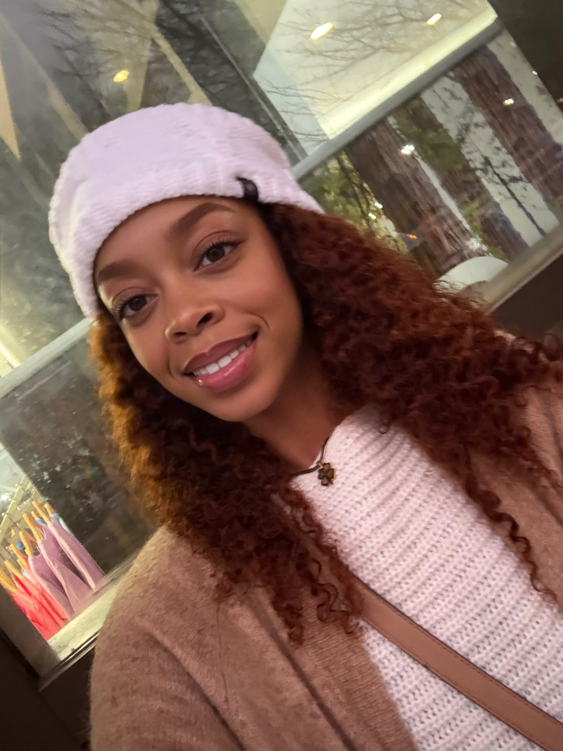 Facetune_27-12-2025-12-38-02